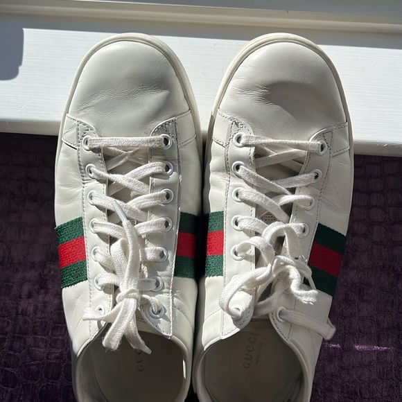 Gucci Sneaker. Previously loved and very comfortable. Iconic style. - Picture 5 of 12